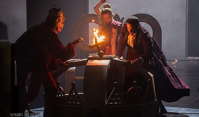 Macar Devlet Tiyatrosu İstanbul’da- Kamu Çalışanı