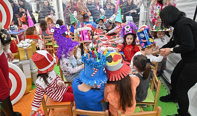 Manisalı Çocuklar Yeni Yıl Coşkusunu Doyası Yaşadı- Kamu Çalışanı