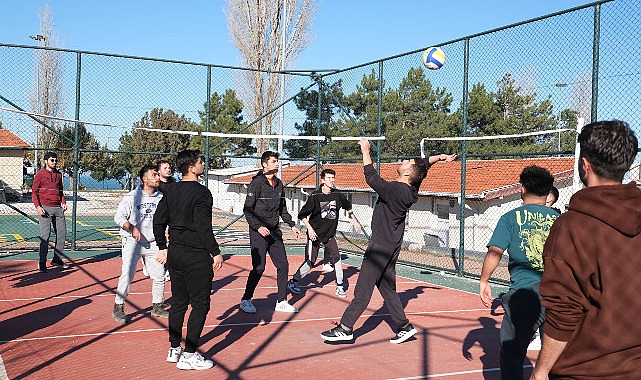 Üniversite Öğrencileri Genç Kültür Kart’ın Beyşehir’deki Kampında Stres Attı- Kamu Çalışanı