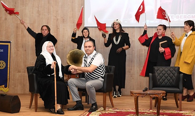 Zamansız Kadınlar oyunu Osmangazi’de sahne aldı- Kamu Çalışanı
