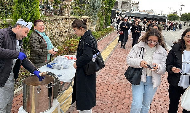 Alkü’lü öğrencilere çorba ikramı- Kamu Çalışanı