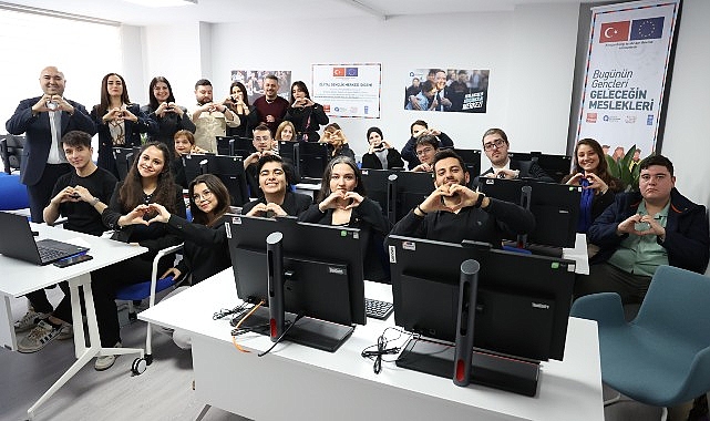 Antalya Büyükşehir dijital gençlik merkezi açıldı- Kamu Çalışanı