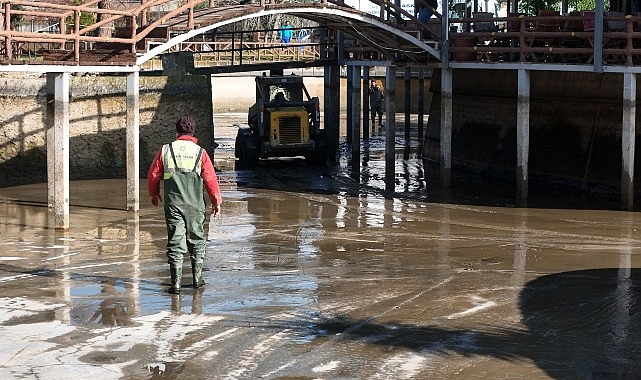 Aydın Büyükşehir Belediyesi kentin dört bir yanında vatandaşları hizmetler ile buluşturmaya devam ediyor.- Kamu Çalışanı