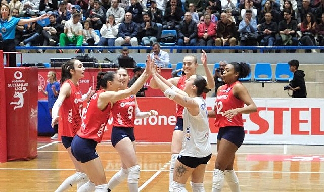 Aydın Büyükşehir Belediyespor Kadın Voleybol Takımı, Beşiktaş’ı büyük bir farkla yenerek çıkışını sürdürdü:3-0- Kamu Çalışanı