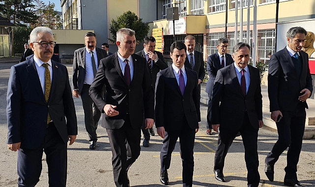 Başkan Sezer, Bakan Yardımcısı Macit ile Öğrencileri Ziyaret Etti- Kamu Çalışanı