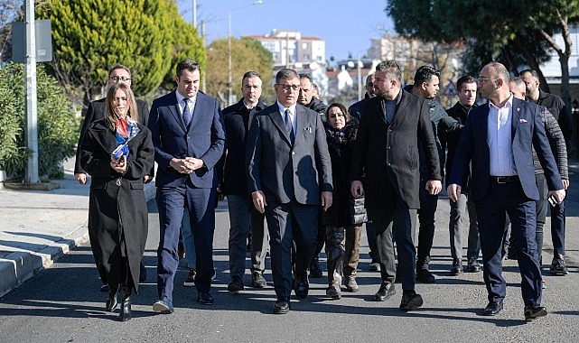 Başkan Tugay, Buca’da asfalt çalışmalarını inceledi yeni alanlar için talimat verdi – Kamu Çalışanı