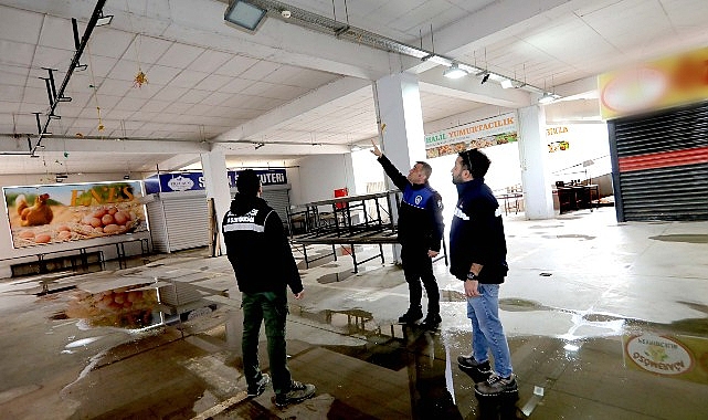 Bayraklı’nın pazar yerlerinde aydınlatma çalışması- Kamu Çalışanı