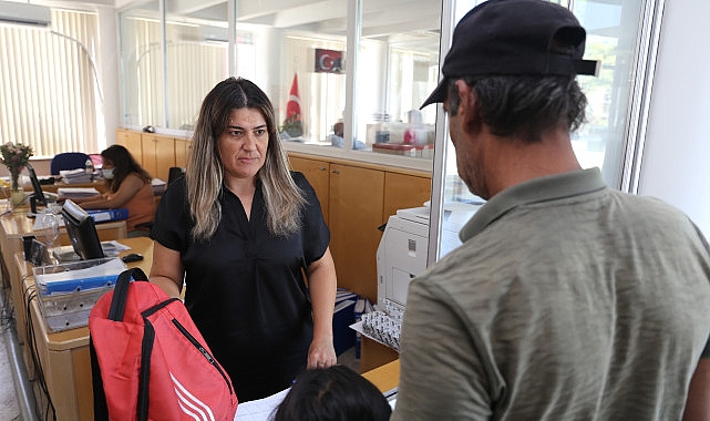 Burhaniye Belediyesi’nden ihtiyaç sahibi vatandaşlara yardımlar sürüyor.- Kamu Çalışanı