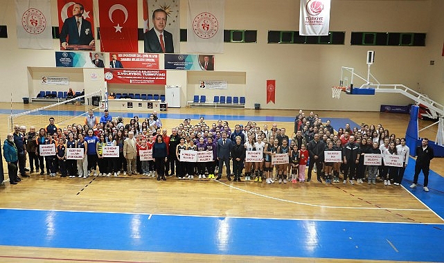 Burhaniye’de Voleybol Şöleni Başladı- Kamu Çalışanı