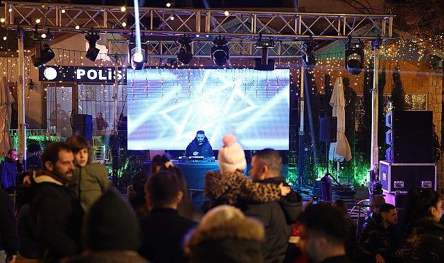 Çeşme, yeni yıla coşkuyla ‘merhaba’ dedi!- Kamu Çalışanı