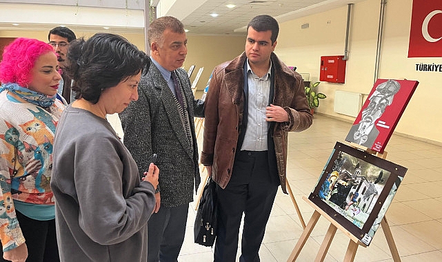 Egeli iletişimciler kolajlarını sergiledi- Kamu Çalışanı