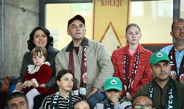 Giray Altınok ve Ezgi Mola’nın başrollerinde yer aldığı, Disney+’ın yeni komedi filmi ‘Başka Bir Sen’den ilk kareler yayınlandı.- Kamu Çalışanı