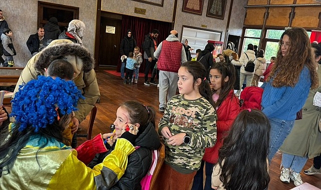 Gölcük Belediyesi tarafından düzenlenen “Ara Tatil Çocuk Şenliği, karne tatilindeki yüzlerce çocuğa unutulmaz anlar yaşattı.- Kamu Çalışanı
