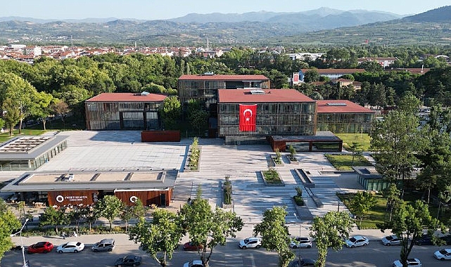 İnegöl Belediyesi Yeni Hizmet Binasıyla Türkiye’de Bir İlke İmza Attı- Kamu Çalışanı