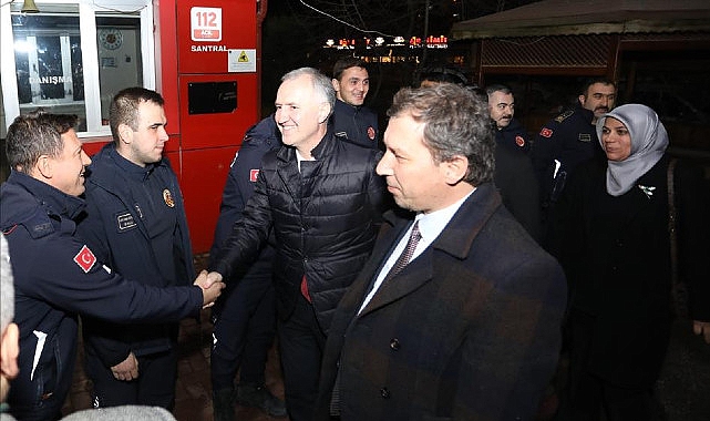 İnegöl Protokolünden Yılbaşı Gecesi Görev Yapanlara Ziyaret- Kamu Çalışanı