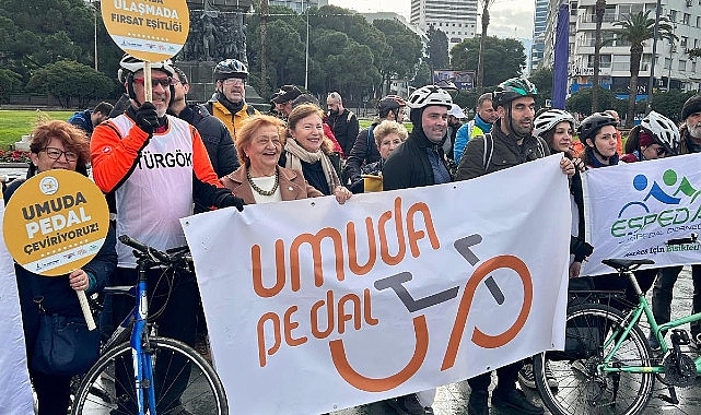 Pedallar daha fazla kabartmalı kitap için çevrildi- Kamu Çalışanı