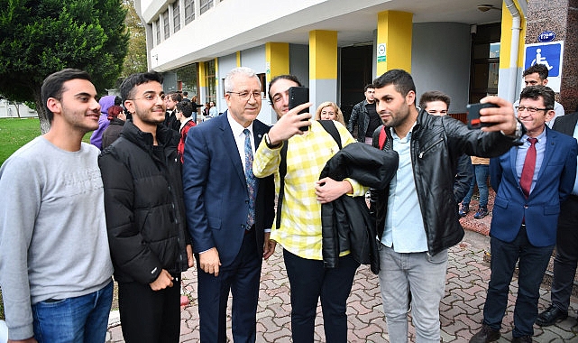 Rektör Budak, “Üniversitemiz Kütüphanesinin, kaynak sayısını 490 binden 8 milyona çıkardık”- Kamu Çalışanı