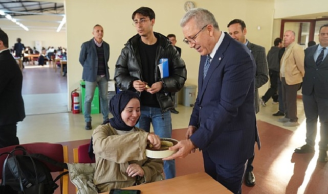 Rektör Prof. Dr. Budak, final sınavlarına hazırlanan öğrencilerle bir araya geldi- Kamu Çalışanı