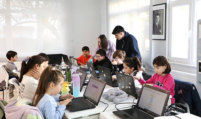 Robotik Kodlama İle Çocuklar Geleceğe Hazırlanıyor- Kamu Çalışanı