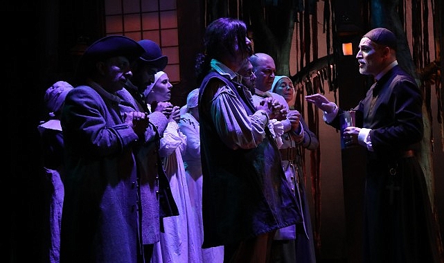 Şehrin Tiyatrosu Kartal ve Ataşehir’de- Kamu Çalışanı