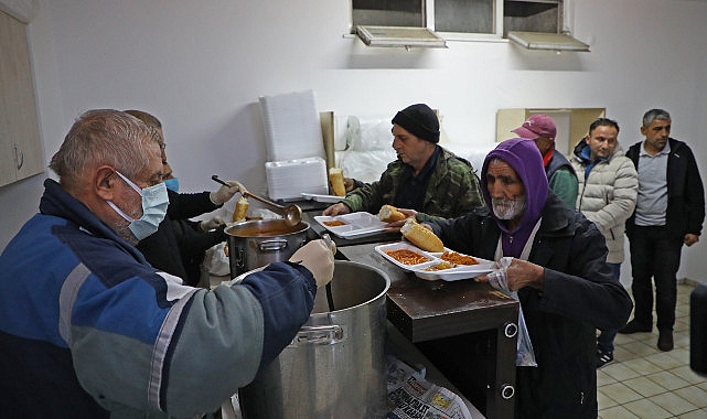 Sokakta kalan evsizleri Büyükşehir kucakladı- Kamu Çalışanı