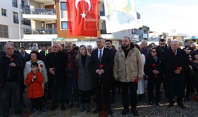 Uğur Mumcu Güzelbahçe’de anıldı. Güzelbahçe’de Uğur Mumcu ismi Atatürk Kültür Merkezi’nde yaşayacak- Kamu Çalışanı