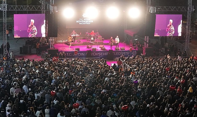 Aydın Büyükşehir Belediye Başkanı Özlem Çerçioğlu, vatandaşları kültür ve sanat etkinlikleri ile buluşturmaya devam ediyor.- Kamu Çalışanı
