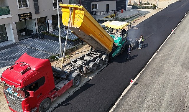 Aydın Büyükşehir Belediyesi tarafından kent genelinde gerçekleştirilen yol çalışmaları hız kesmeden devam ediyor.- Kamu Çalışanı