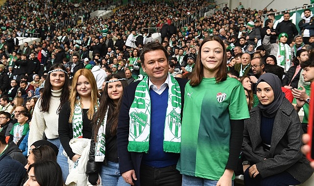 Başkan Aydın, Bursaspor’un maçını öğrencilerle birlikte izledi- Kamu Çalışanı