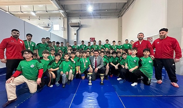 Bayraklı Belediyesi Güreş Takımı İzmir şampiyonu oldu – Kamu Çalışanı
