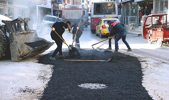 Bayraklı’da asfalt çalışmaları sürüyor – Kamu Çalışanı