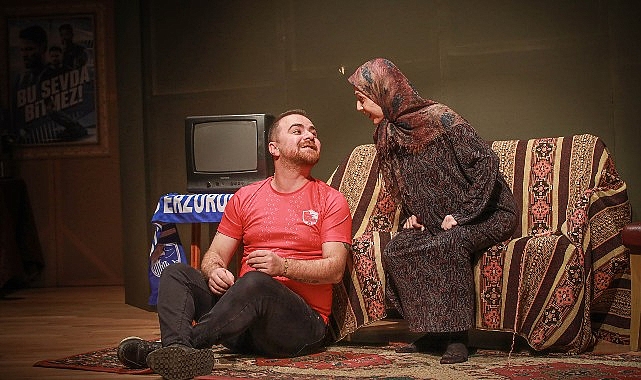 Bir Günde İki Oyun Sahnelendi- Kamu Çalışanı