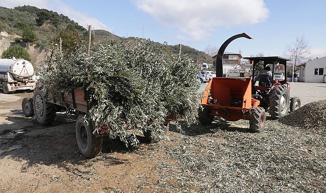 Edremit Belediyesi kompost makinesi ile organik gübre üretiyor- Kamu Çalışanı