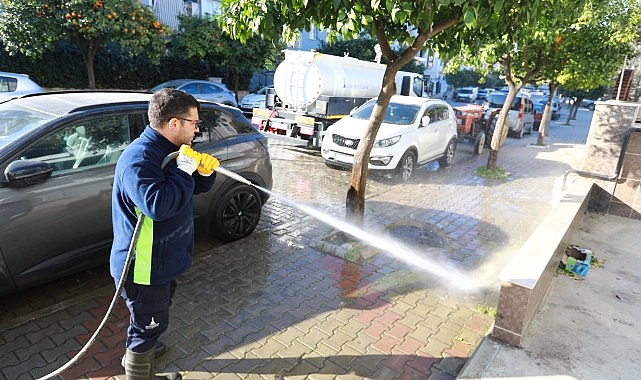 Efes Selçuk sokaklarında temizlik harekâtı- Kamu Çalışanı