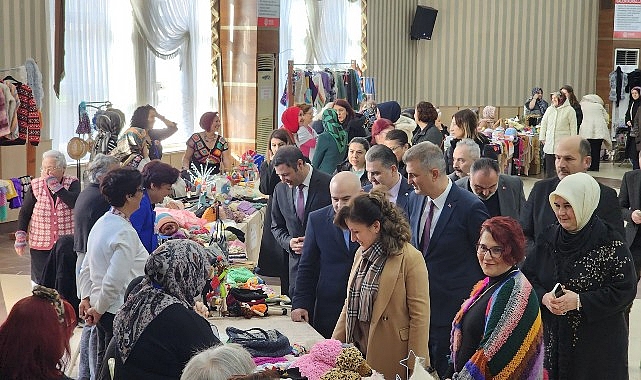 Gölcük Belediyesi Örgü Festivali Başladı- Kamu Çalışanı