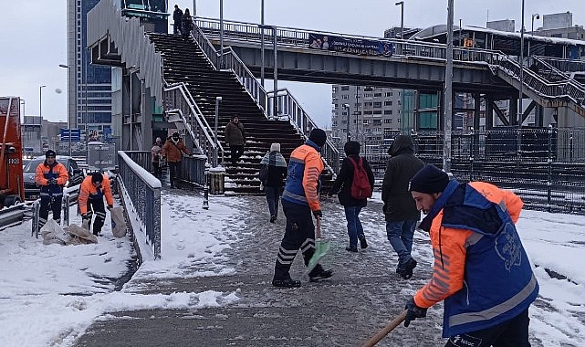 Kar Mesaisi: İBB Ekipleri Geceden Bu Yana Aralıksız Çalışıyor- Kamu Çalışanı