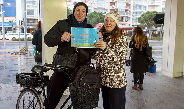 Karşıyakalılar işe bisikletle gidiyor- Kamu Çalışanı