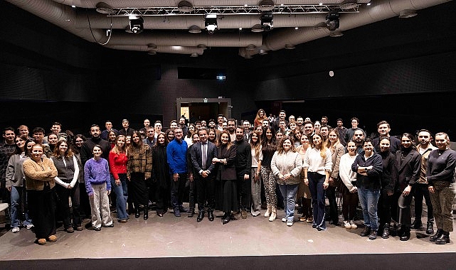 Microsoft Türkiye ve Boyner iş birliğinde düzenlenen hackathonda yapay zeka ile yaratıcılığın sınırları aşıldı- Kamu Çalışanı