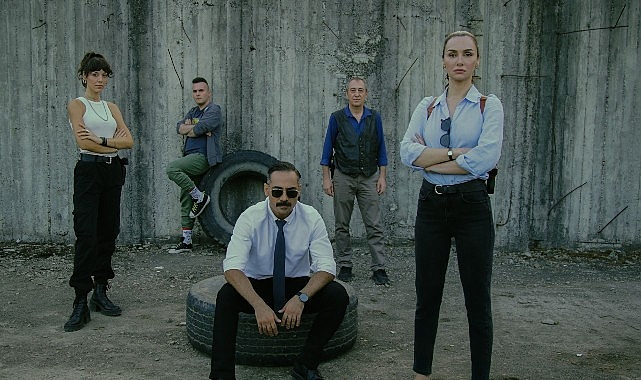 Netflix, Birce Akalay ve Olgun Toker’in Başrollerinde Yer Aldığı Mezarlık Dizisinin 2. Sezon Fragmanını Yayınladı- Kamu Çalışanı