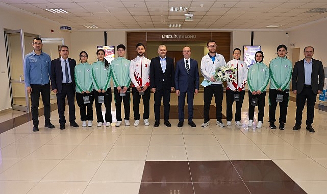 Selçuklu Belediyespor Kulübü’nün kick boks, judo ve bisiklet takımlarının başarılı sporcuları Selçuklu Belediye Başkanı Ahmet Pekyatırmacı’yı ziyaret etti- Kamu Çalışanı
