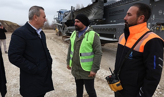 Sivas Belediyesi tarafından İşhan mevkiinde kurulan yeni taş ocağı tesisi tam kapasite ile yol yapım malzemesi üretmeye başladı- Kamu Çalışanı