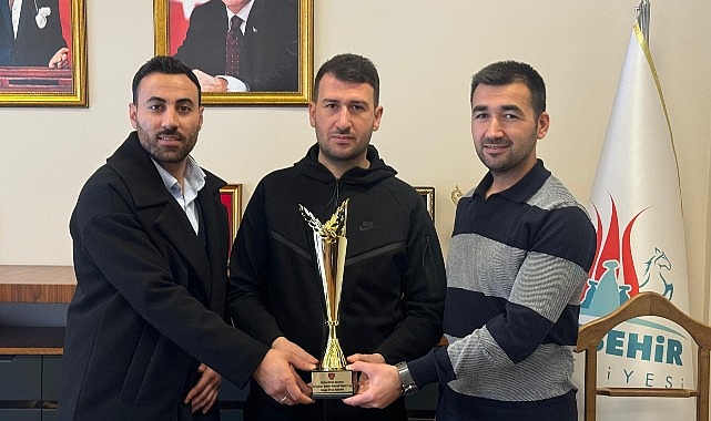 Türkiye İkincilik Kupasını Takdim Ettiler- Kamu Çalışanı