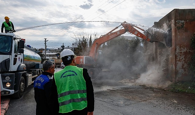 Yenişehir Belediyesi metruk binaları yıkmaya devam ediyor- Kamu Çalışanı