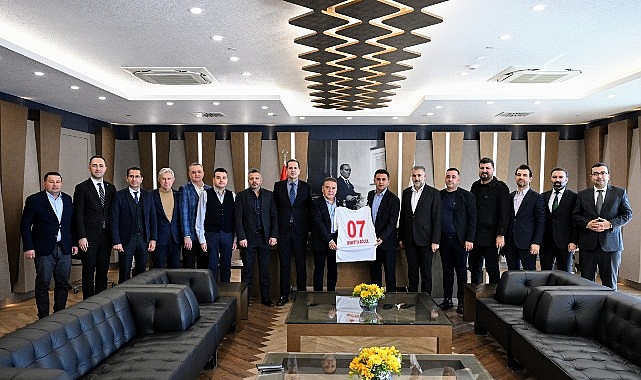 Başkan Böcek’e Antalyaspor’un yeni yönetiminden ziyaret- Kamu Çalışanı