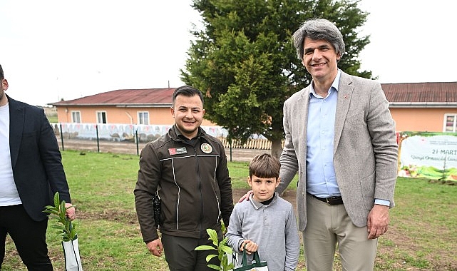 Başkan Kocaman Öğrencilerle Fidan Dikti- Kamu Çalışanı