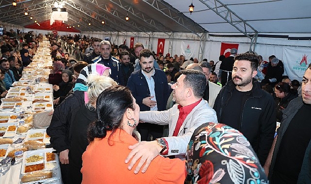 Başkan Rasim Arı, Binlerce Kişiyle İftar Yaptı- Kamu Çalışanı