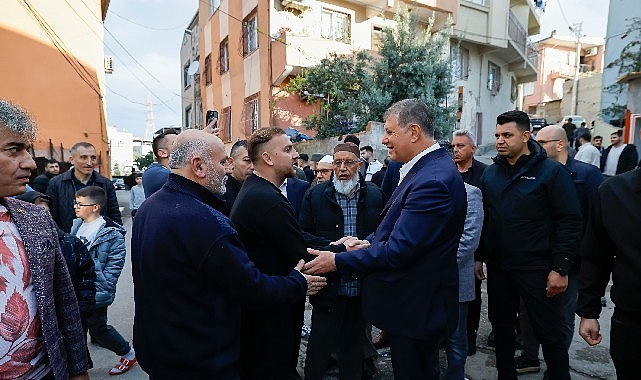 Başkan Tugay, yurttaşlarla bayramlaştı- Kamu Çalışanı
