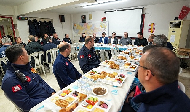 Başkan Zeyrek, İtfaiye Personeli ile Sahurda Buluştu- Kamu Çalışanı