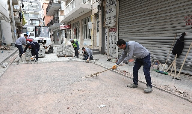 Bayraklı’da yol yenileme ve üst geçit çalışmaları sürüyor – Kamu Çalışanı