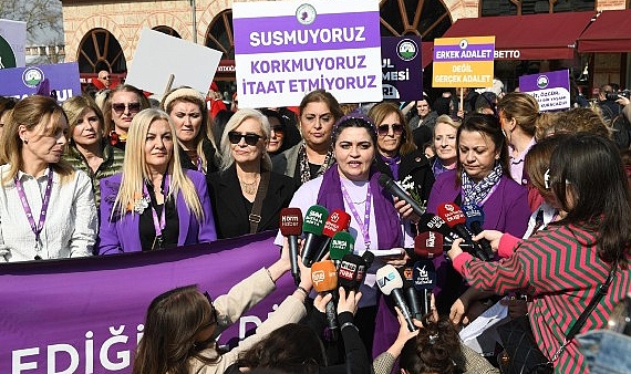 Bursalı kadınlardan 8 Mart yürüyüşü- Kamu Çalışanı